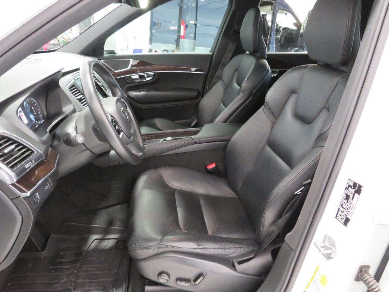 Used 2019 Volvo XC90 T6 Momentum w/ Protection Package Premier image 16