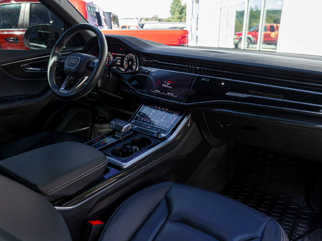 Used 2025 Audi Q8 Premium Plus AWD/4WD image 31
