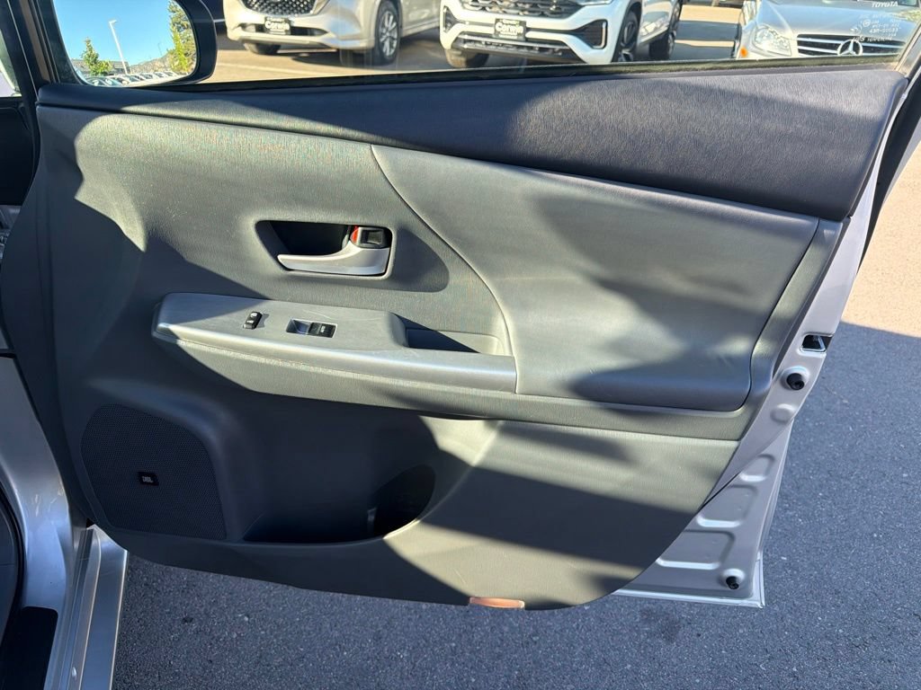 Used 2014 Toyota Prius V Five FWD image 11