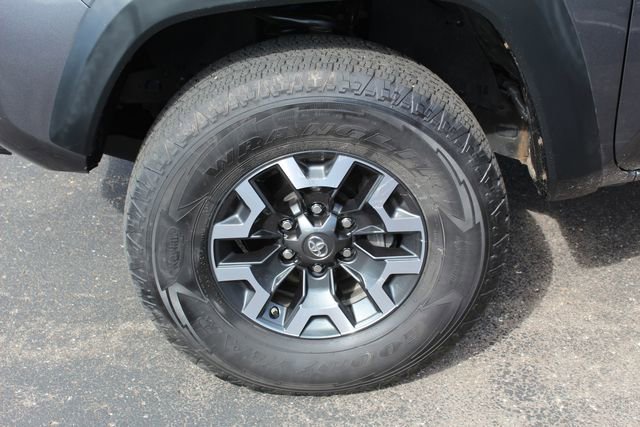 Used 2019 Toyota Tacoma TRD Off-Road AWD/4WD image 11