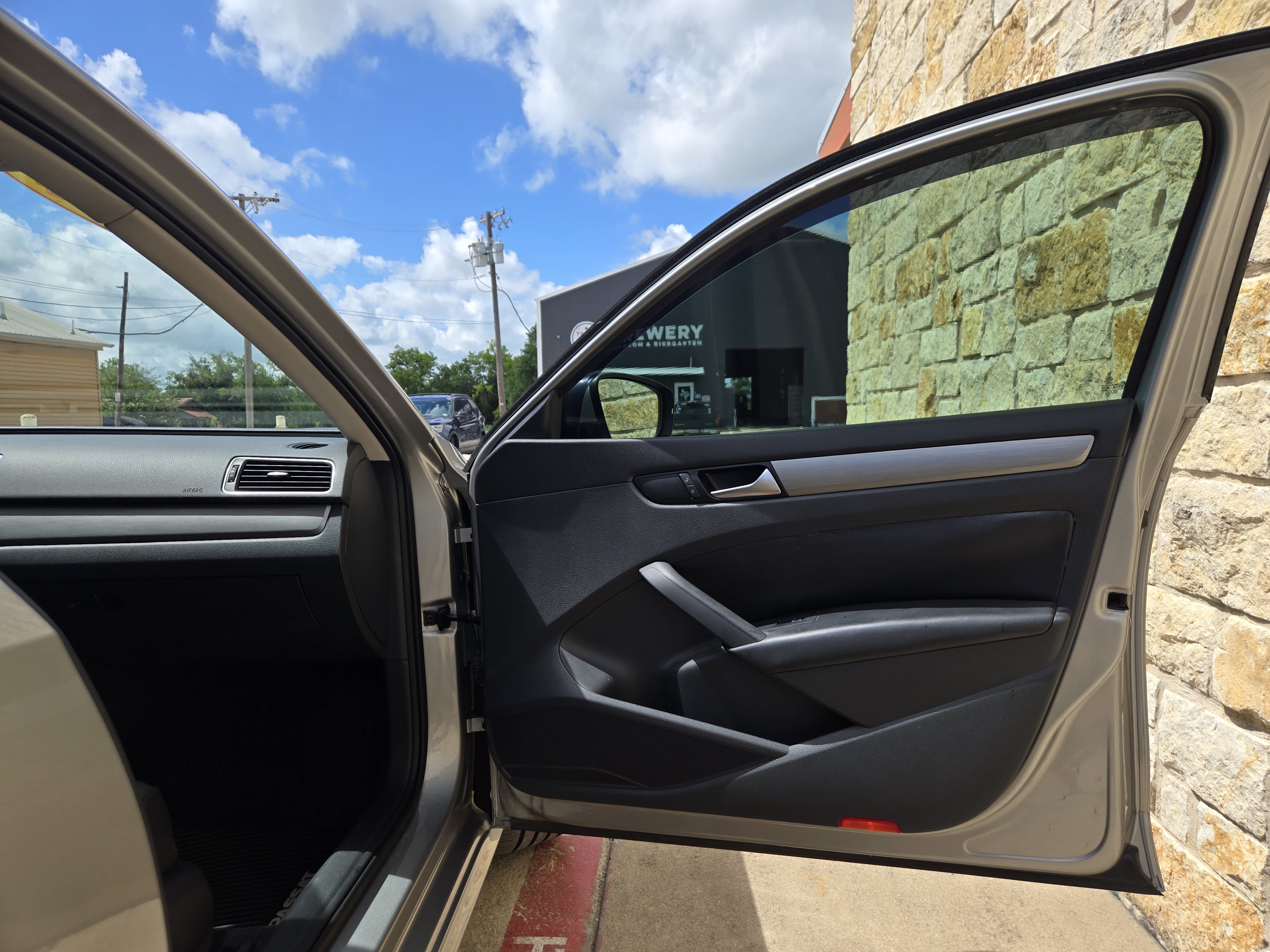 Used 2014 Volkswagen Passat TDI SE FWD image 8