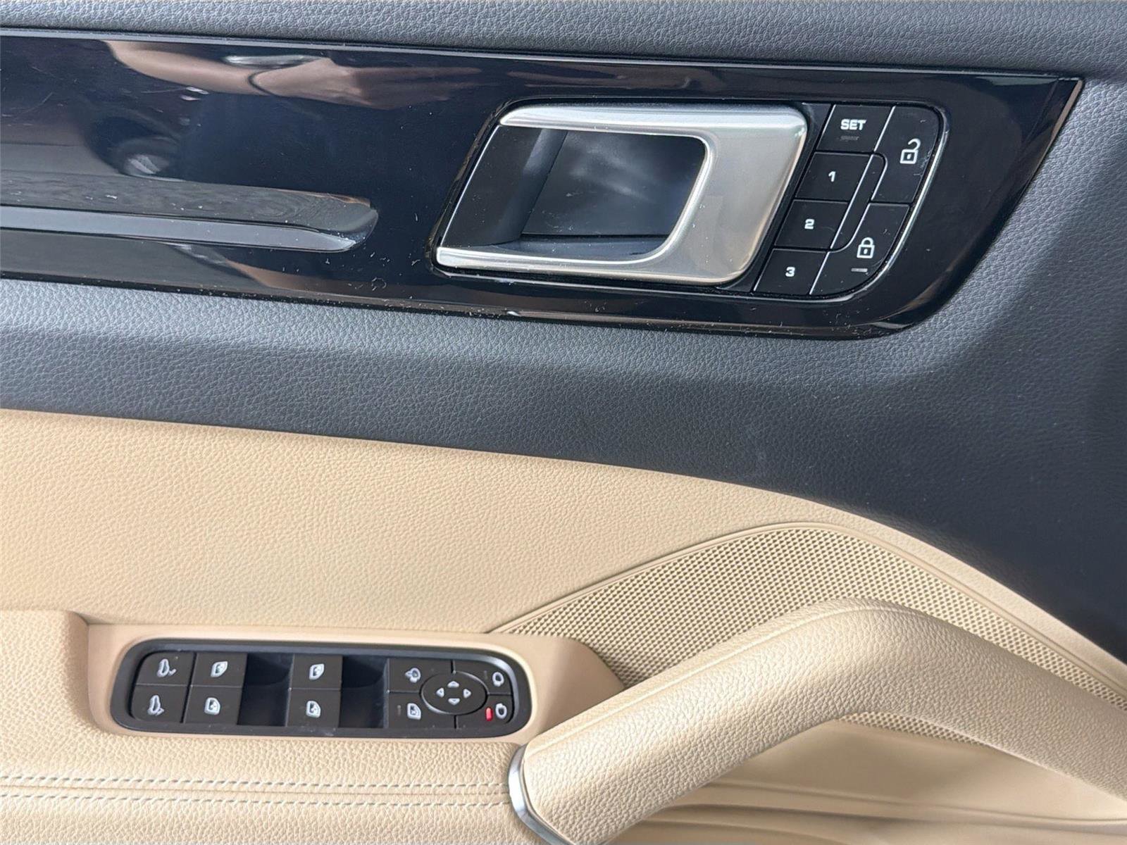 Certified 2022 Porsche Cayenne GTS AWD/4WD image 31