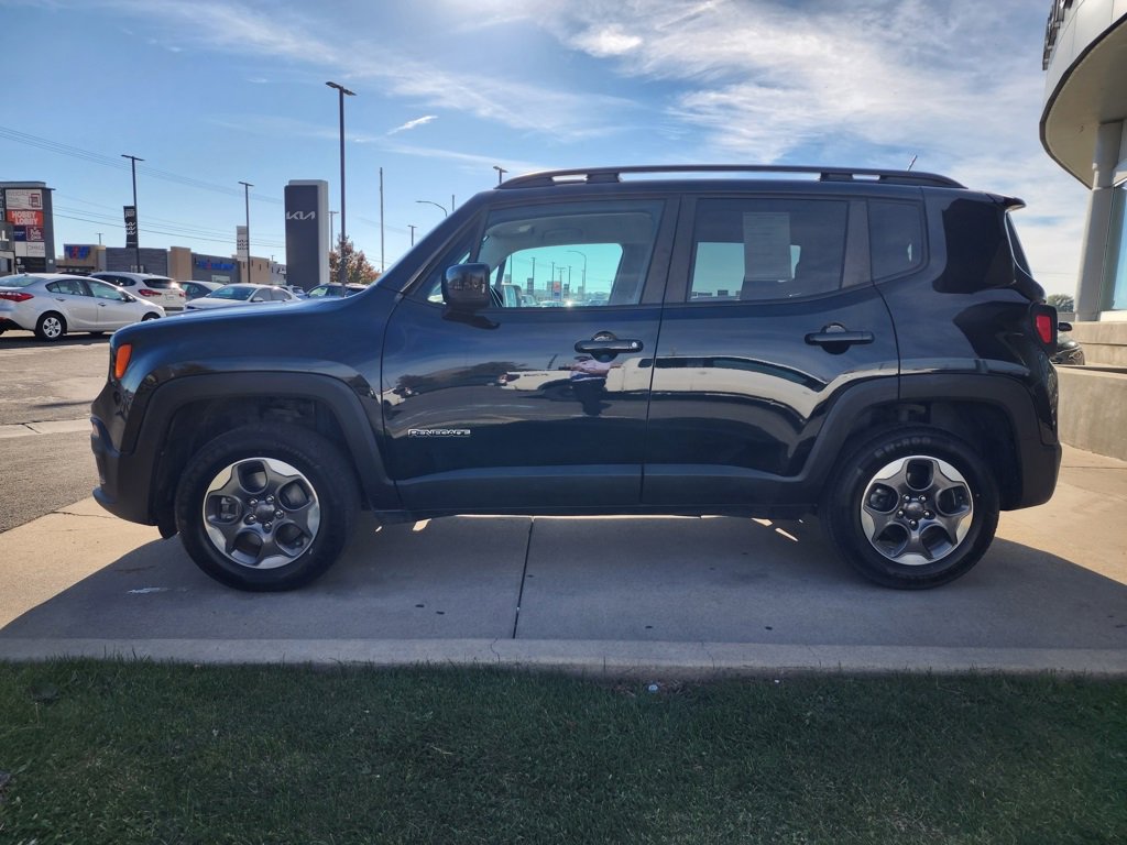 Used 2016 Jeep Renegade Latitude image 8