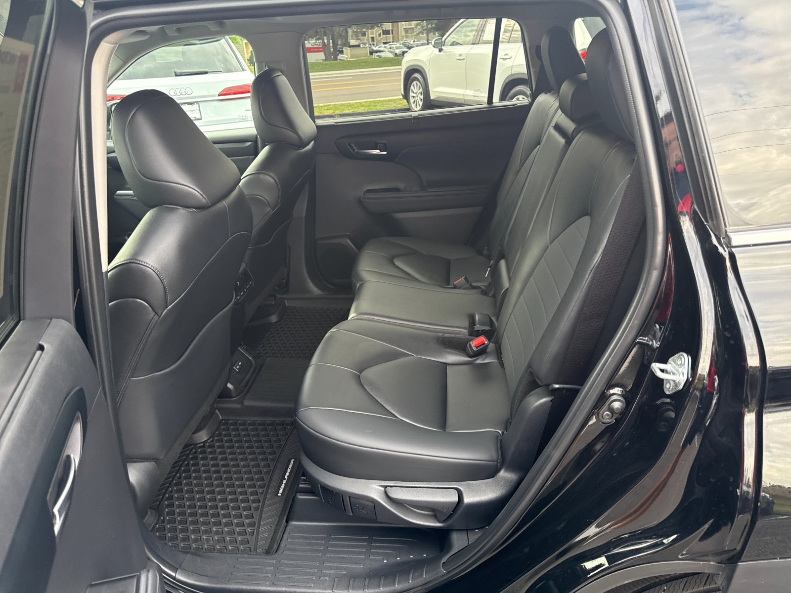 Used 2026 Toyota Highlander XLE AWD/4WD image 12