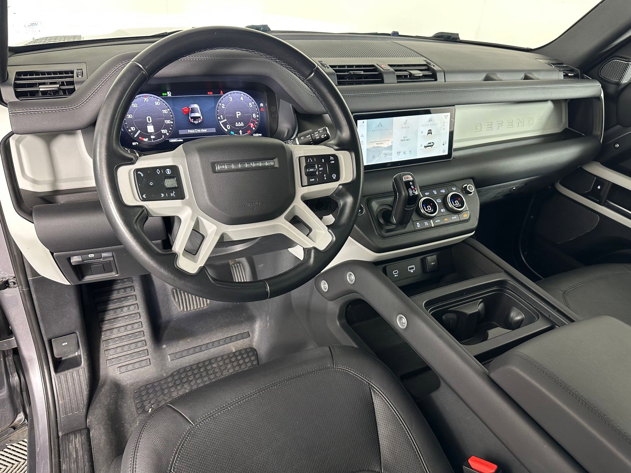 Certified 2024 Land Rover Defender 90 S image 4