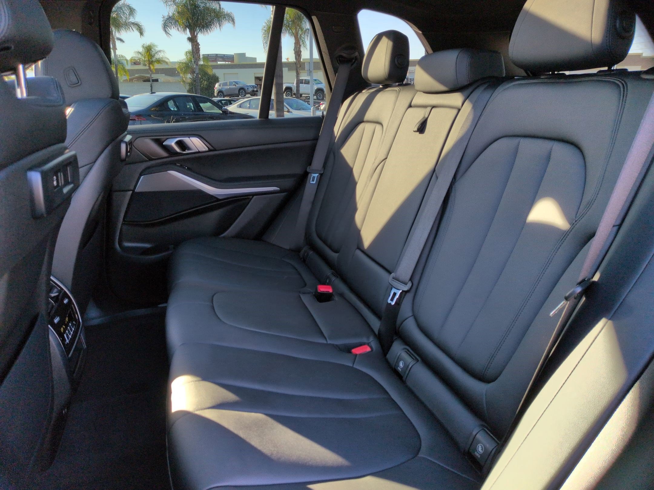 Used 2022 BMW X5 xDrive40i w/ Premium Package AWD/4WD image 31
