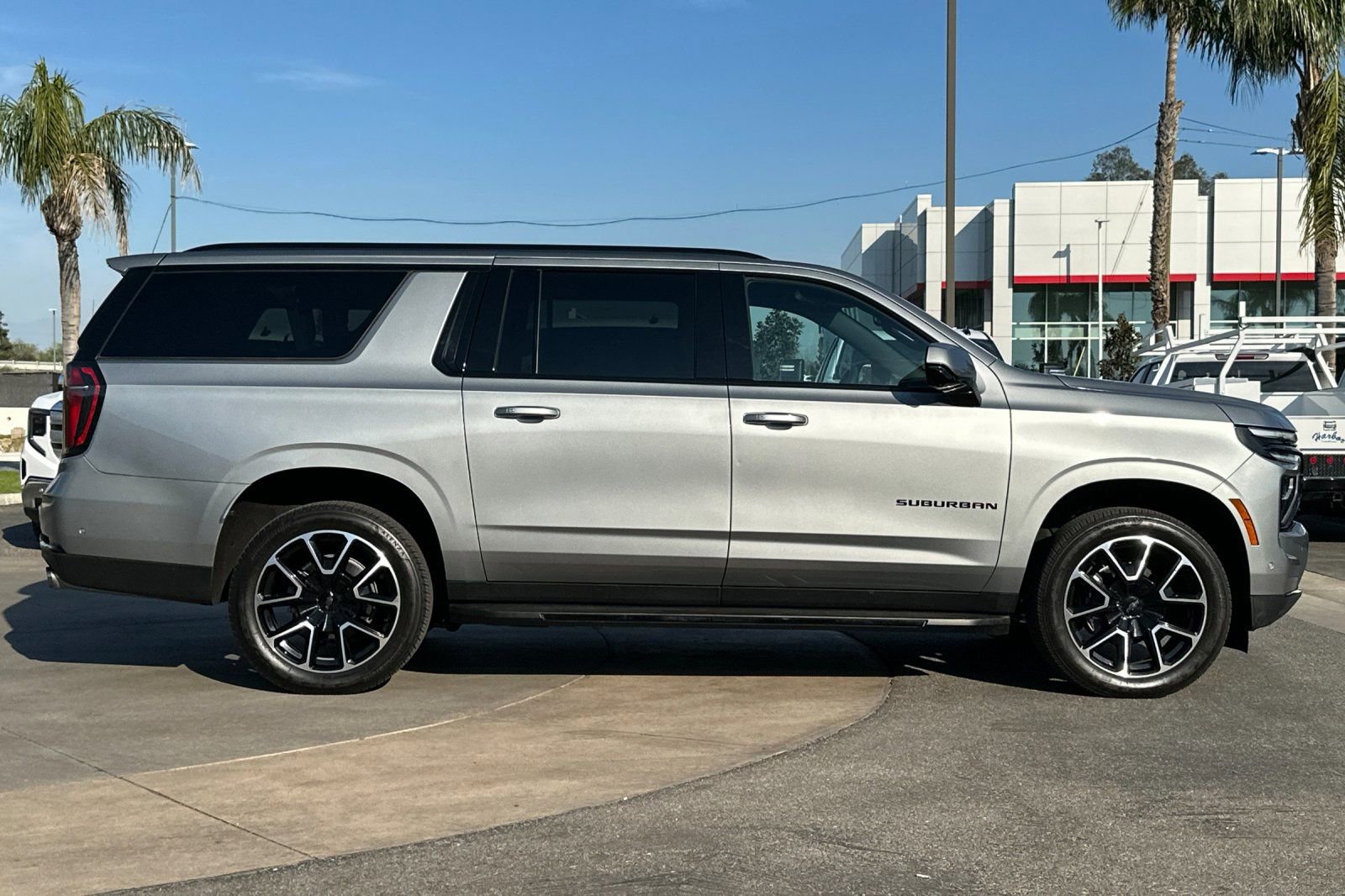 Certified 2025 Chevrolet Suburban RST video 3