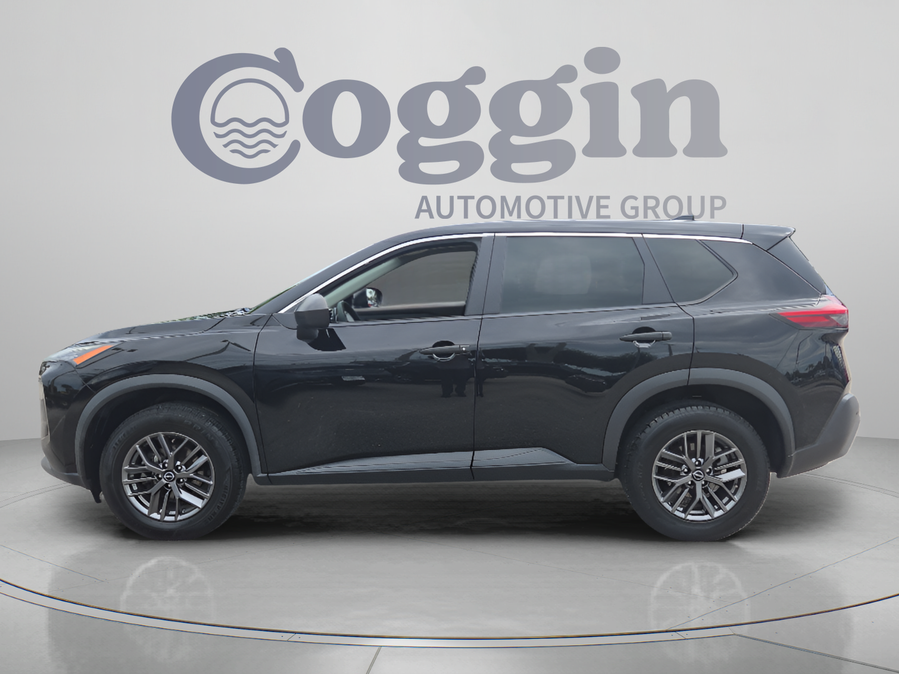 Used 2023 Nissan Rogue S AWD/4WD image 2