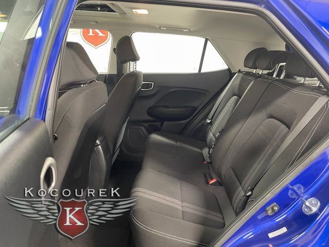 Used 2023 Hyundai Venue SEL image 21