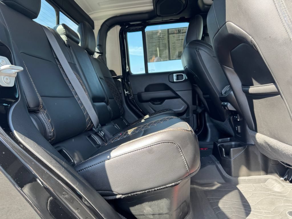 Used 2023 Jeep Gladiator Overland AWD/4WD image 15