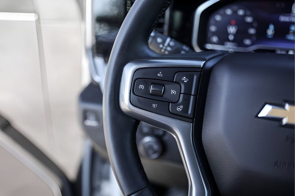 Used 2023 Chevrolet Silverado 1500 LT RWD image 17