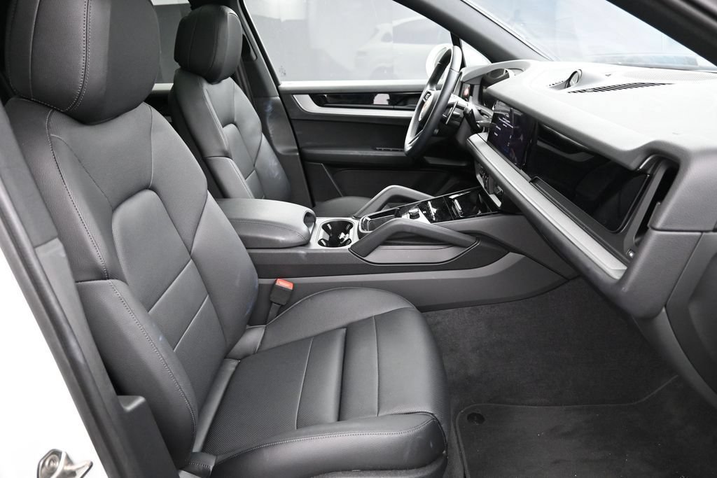 Certified 2025 Porsche Cayenne S AWD/4WD image 26