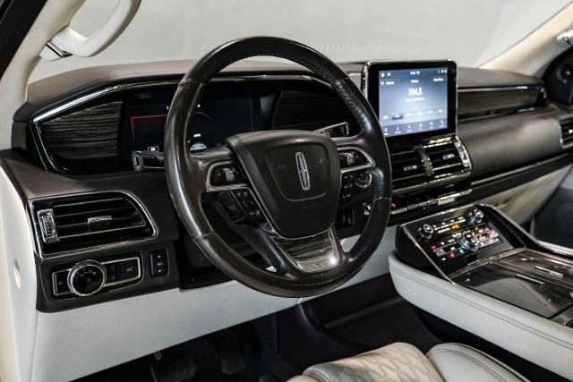 Used 2020 Lincoln Navigator Black Label w/ Cargo Convenience Package AWD/4WD image 5