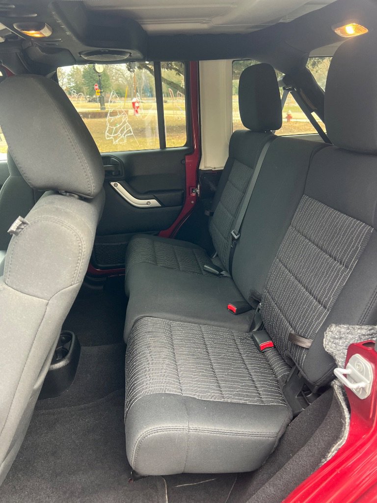 Used 2012 Jeep Wrangler Unlimited Sahara w/ Dual Top Group image 7