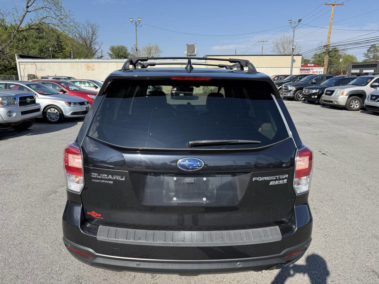 Used 2017 Subaru Forester 2.5i Touring AWD/4WD image 4