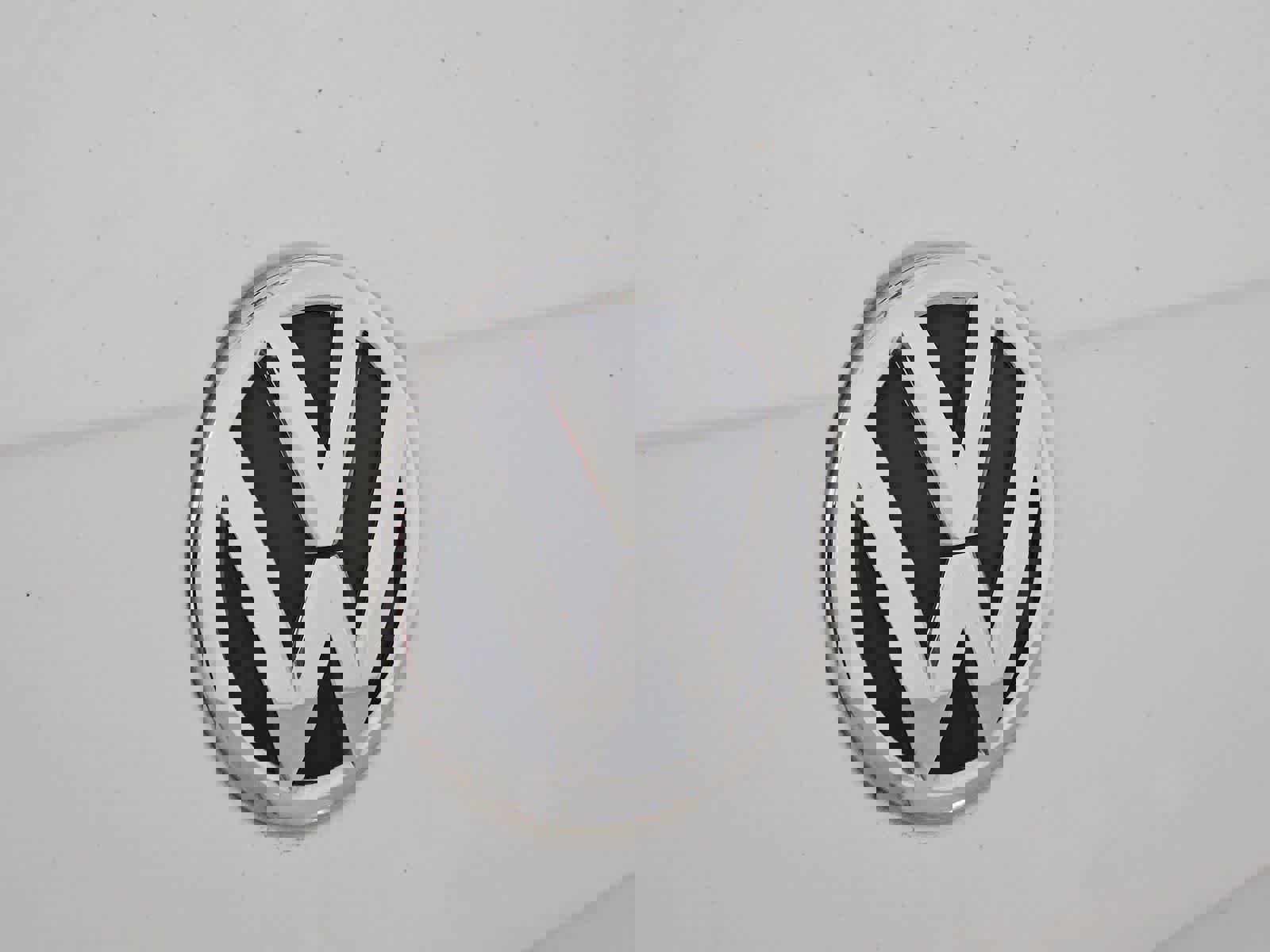 Used 2020 Volkswagen Tiguan SE w/ Panoramic Sunroof Package image 11