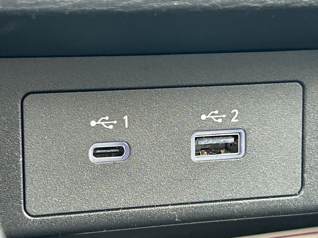 Used 2025 Mitsubishi Outlander 4WD Plug-In Hybrid image 16