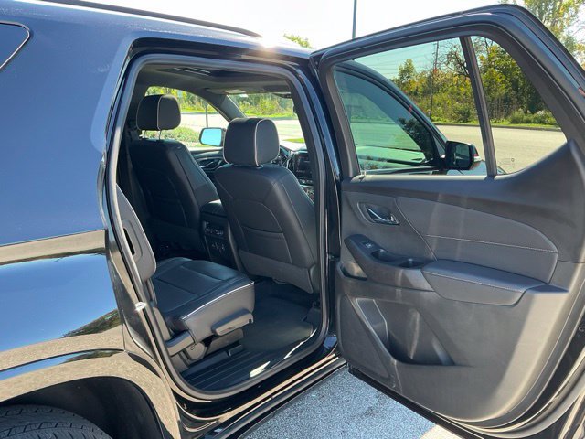 Used 2023 Chevrolet Traverse Premier w/ Redline Edition AWD/4WD image 18