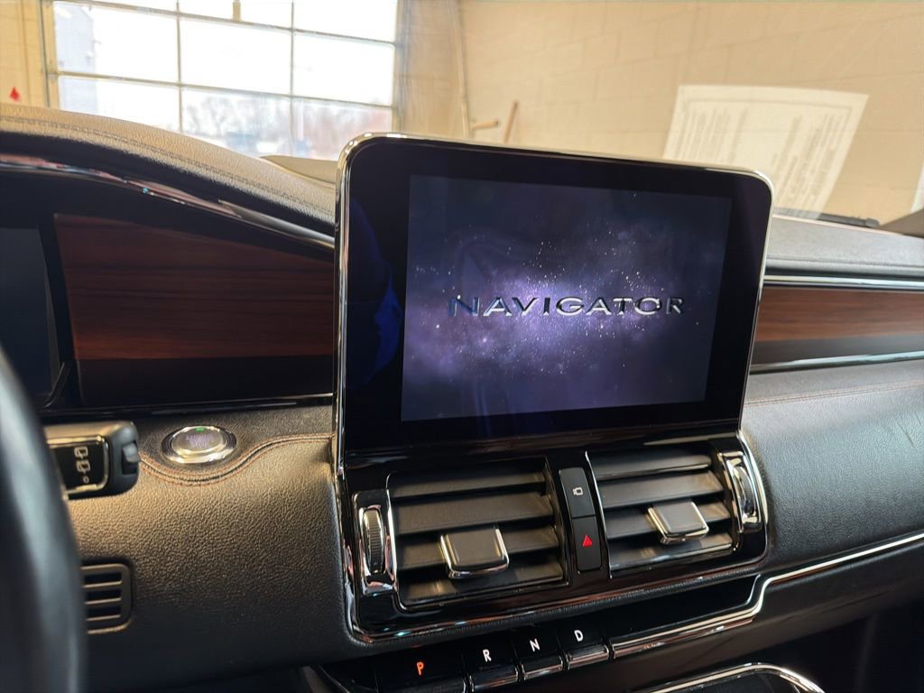 Used 2019 Lincoln Navigator L Reserve image 38