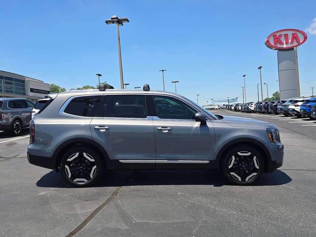 Certified 2023 Kia Telluride EX w/ EX Captain's Chair Package AWD/4WD image 2