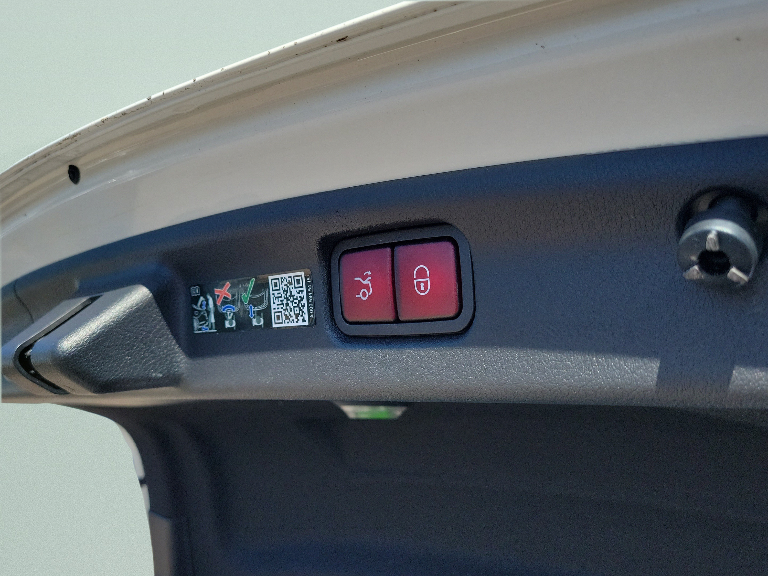 Used 2024 Mercedes-Benz C 300 Sedan image 6