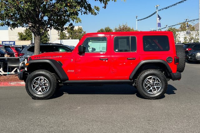 Used 2025 Jeep Wrangler Unlimited Rubicon AWD/4WD image 7