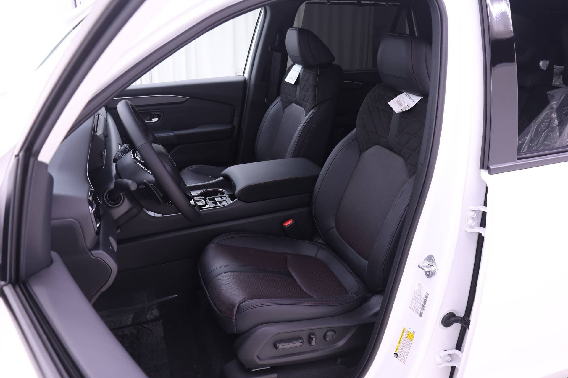 New 2026 Honda Pilot Black Edition image 4