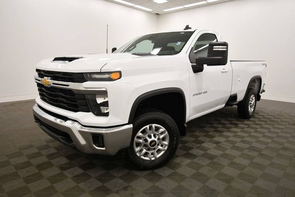 Used 2024 Chevrolet Silverado 2500 LT w/ Convenience Package AWD/4WD image 2