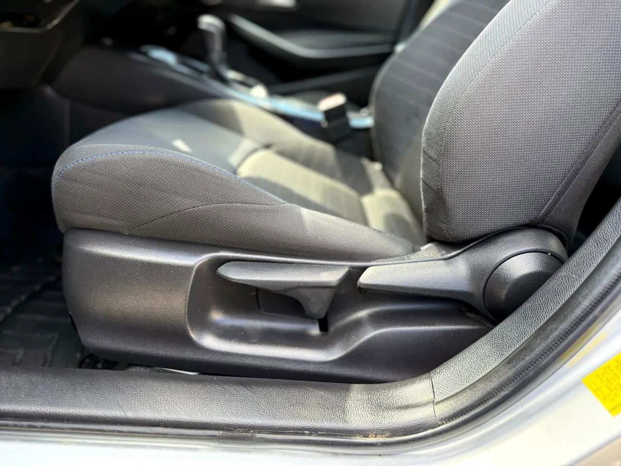 Used 2022 Toyota Corolla SE w/ SE Premium Package image 21