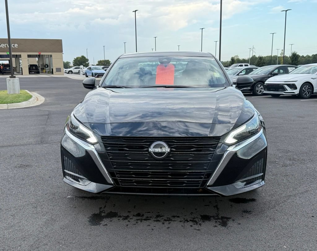 Used 2025 Nissan Altima 2.5 SV FWD image 2