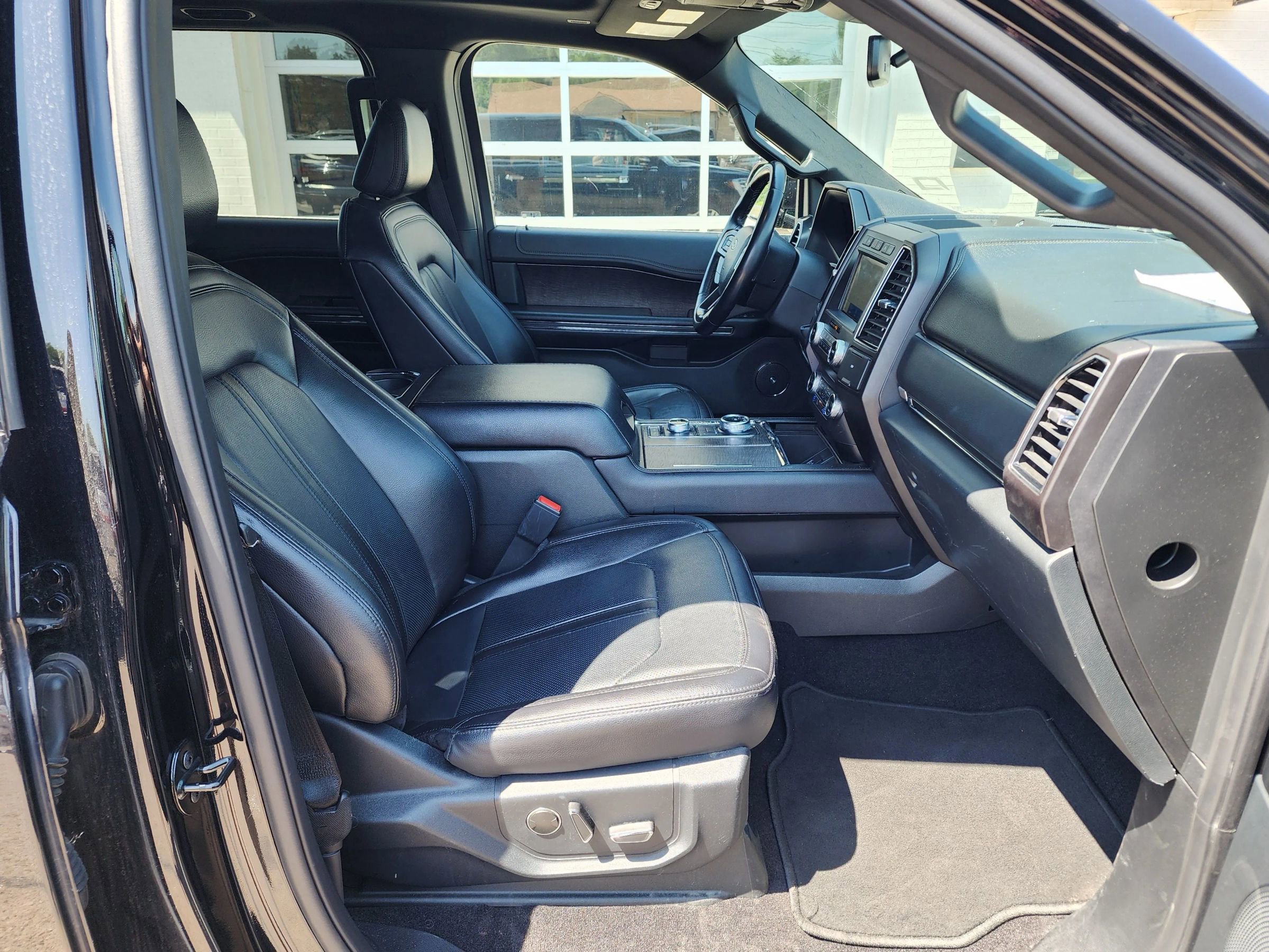 Used 2021 Ford Expedition Limited image 12