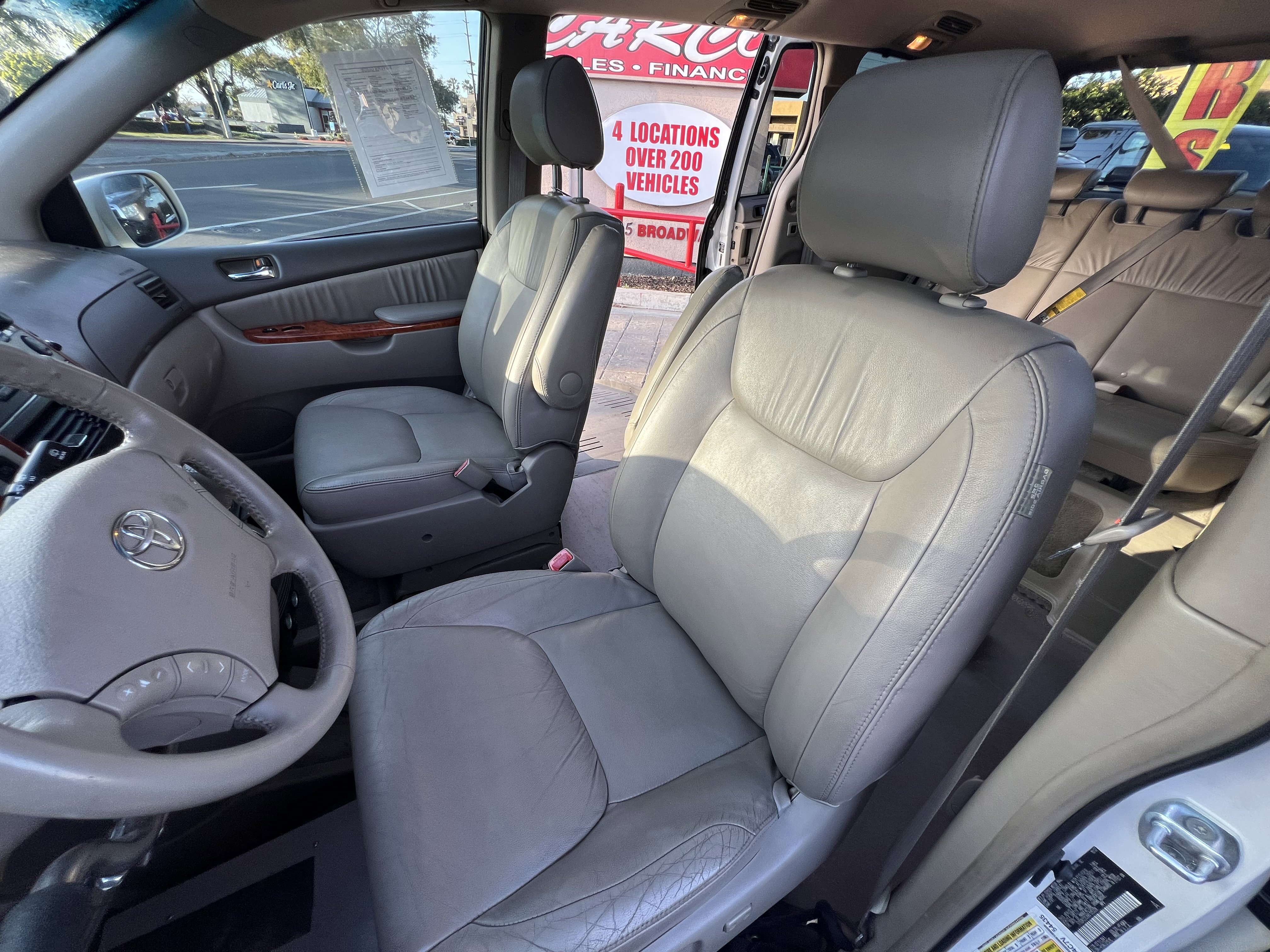 Used 2008 Toyota Sienna XLE image 16