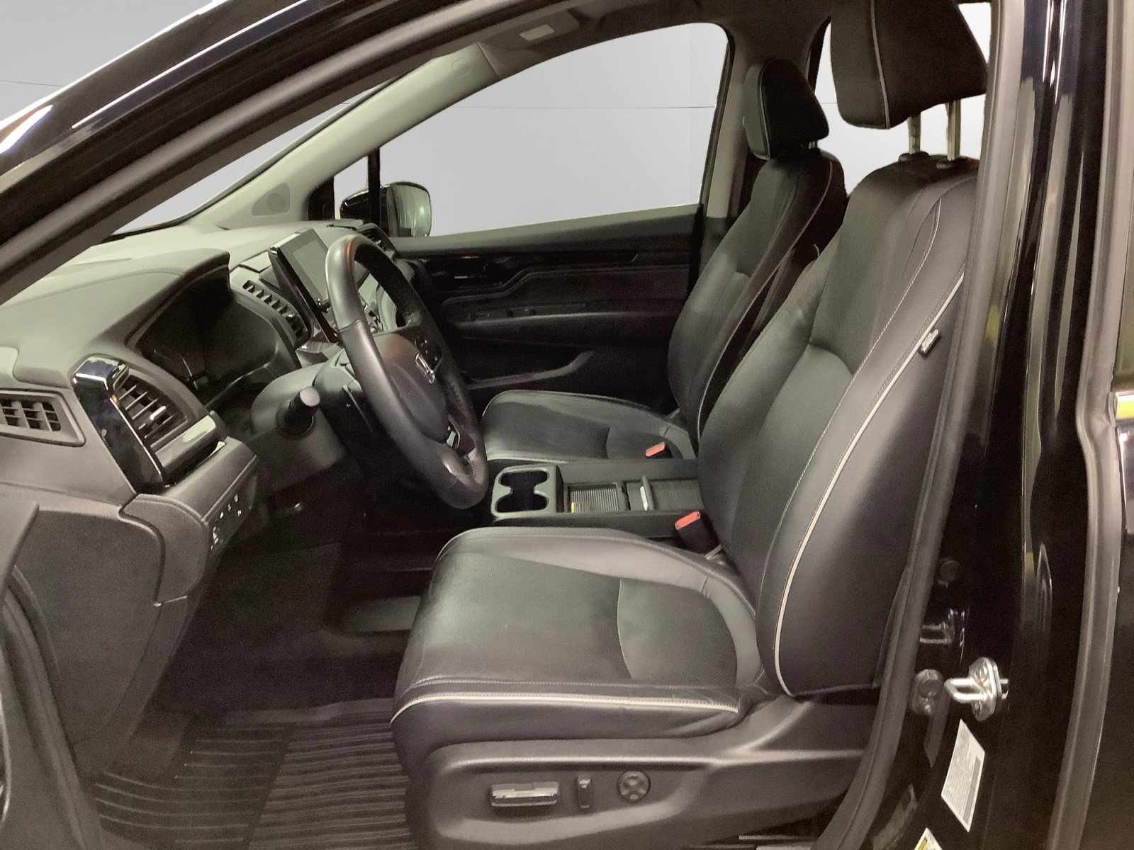 Used 2024 Honda Odyssey Elite image 9