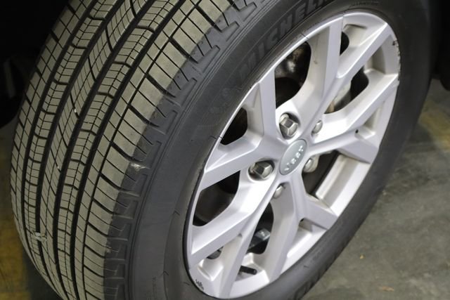 Used 2022 Jeep Grand Cherokee Limited AWD/4WD image 39