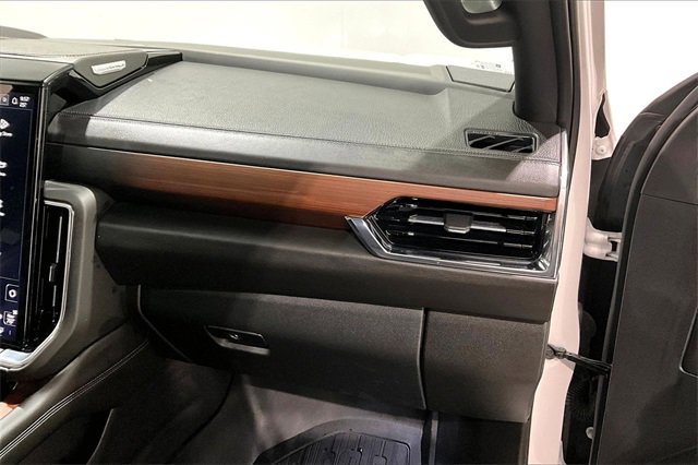 Used 2025 GMC Yukon Denali w/ Sun & Power Step Package image 27