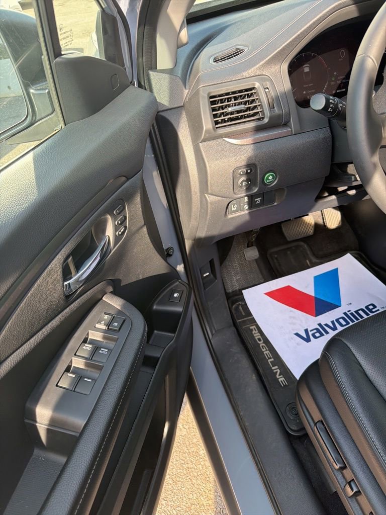 Used 2025 Honda Ridgeline RTL image 17