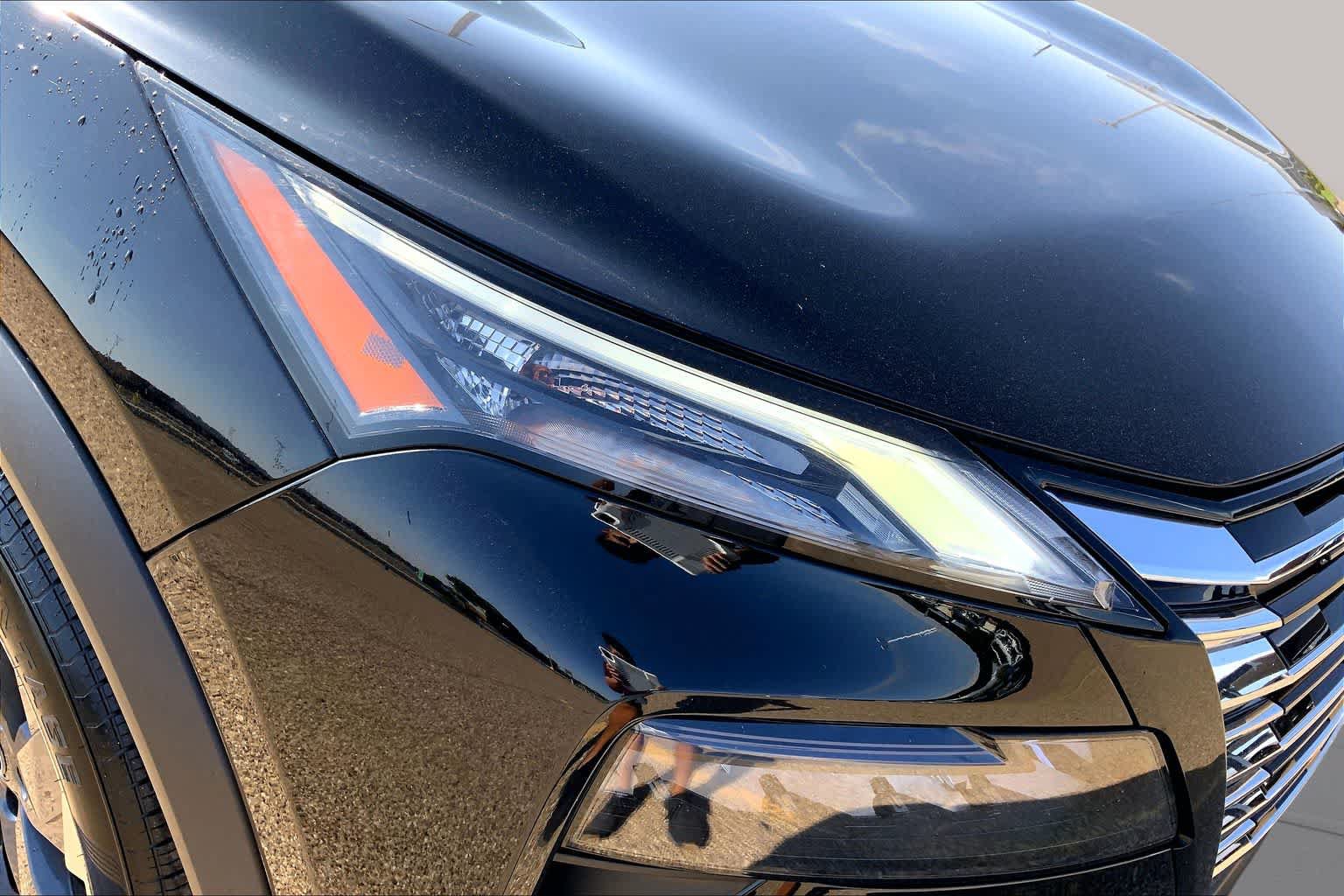 Used 2025 Nissan Rogue SV FWD image 28