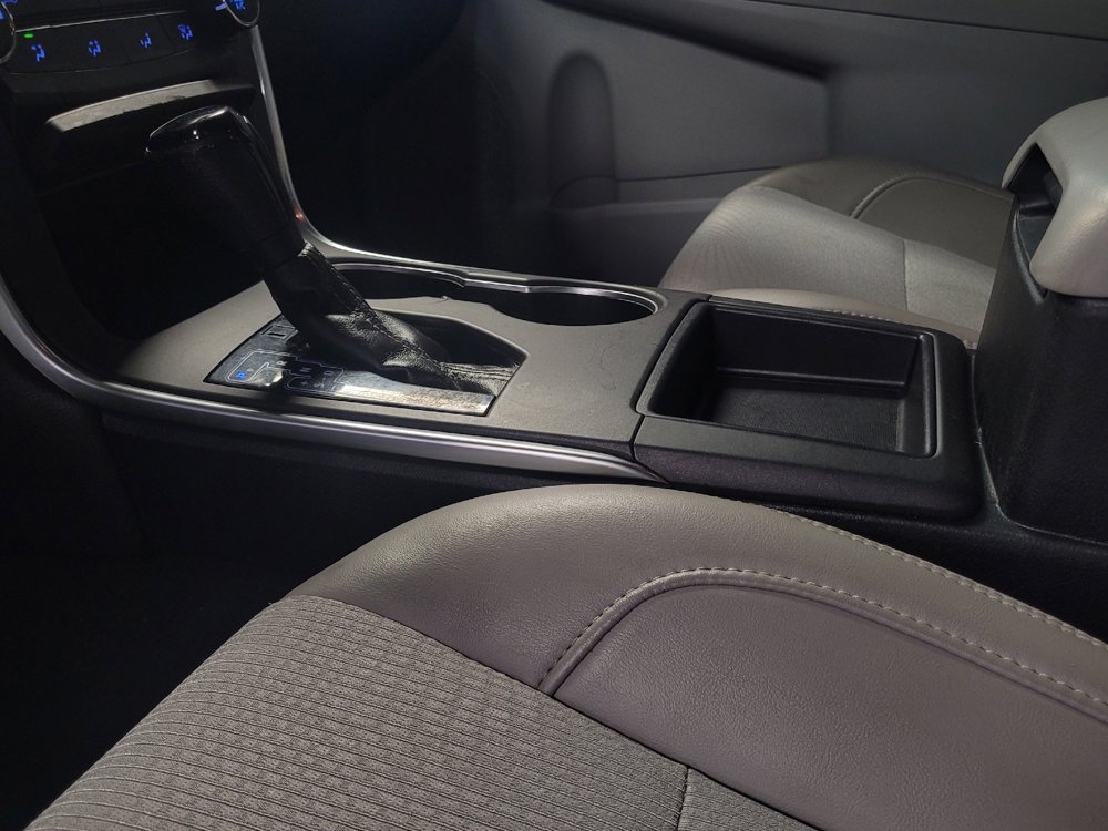 Used 2017 Toyota Camry SE image 26