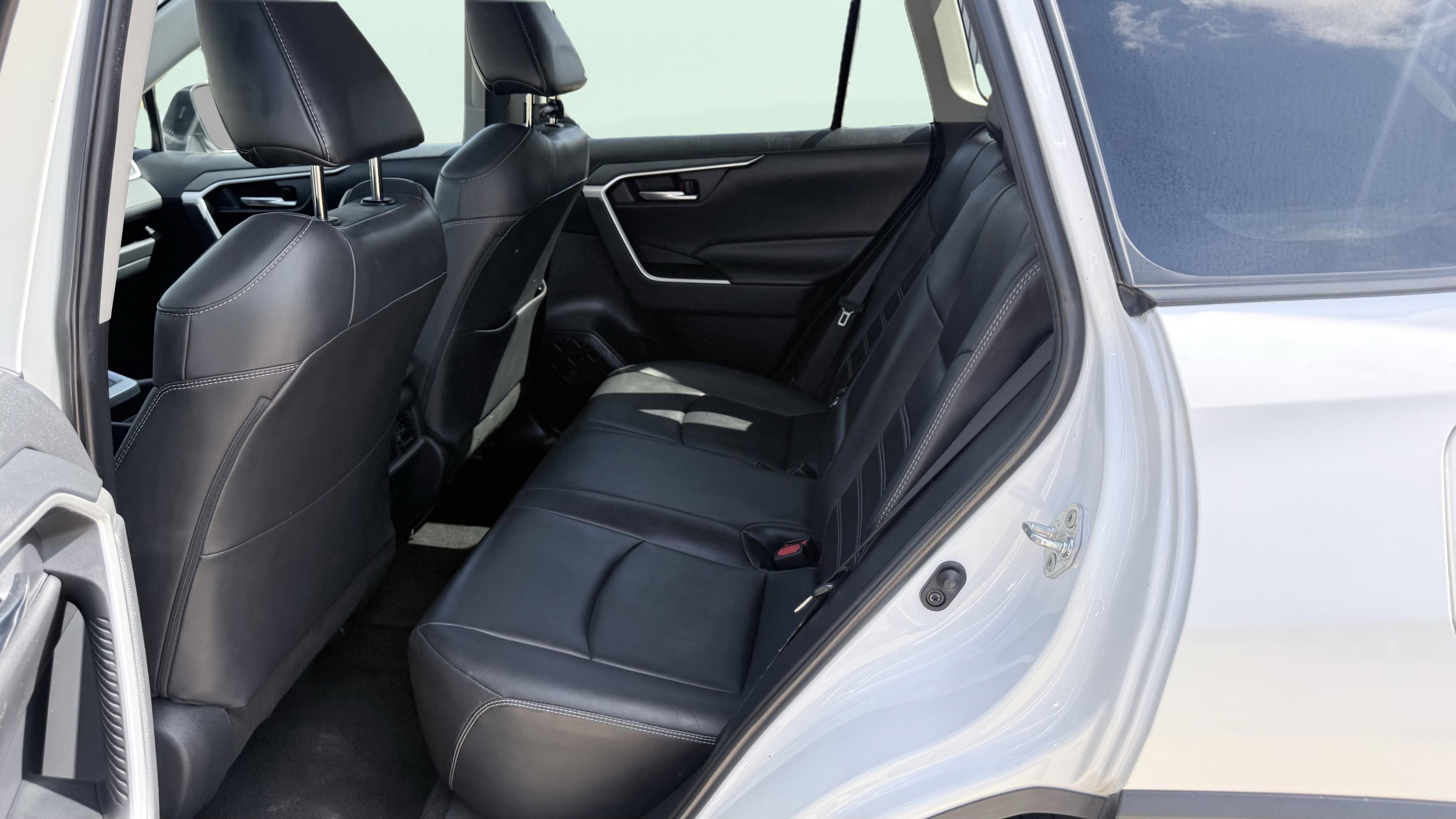 Used 2019 Toyota RAV4 XLE Premium image 30