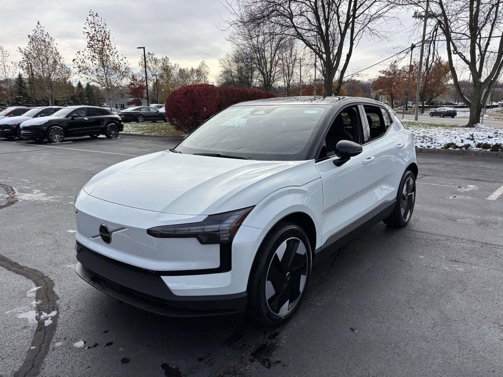 New 2026 Volvo EX30 Plus w/ Protection Package Premier image 3