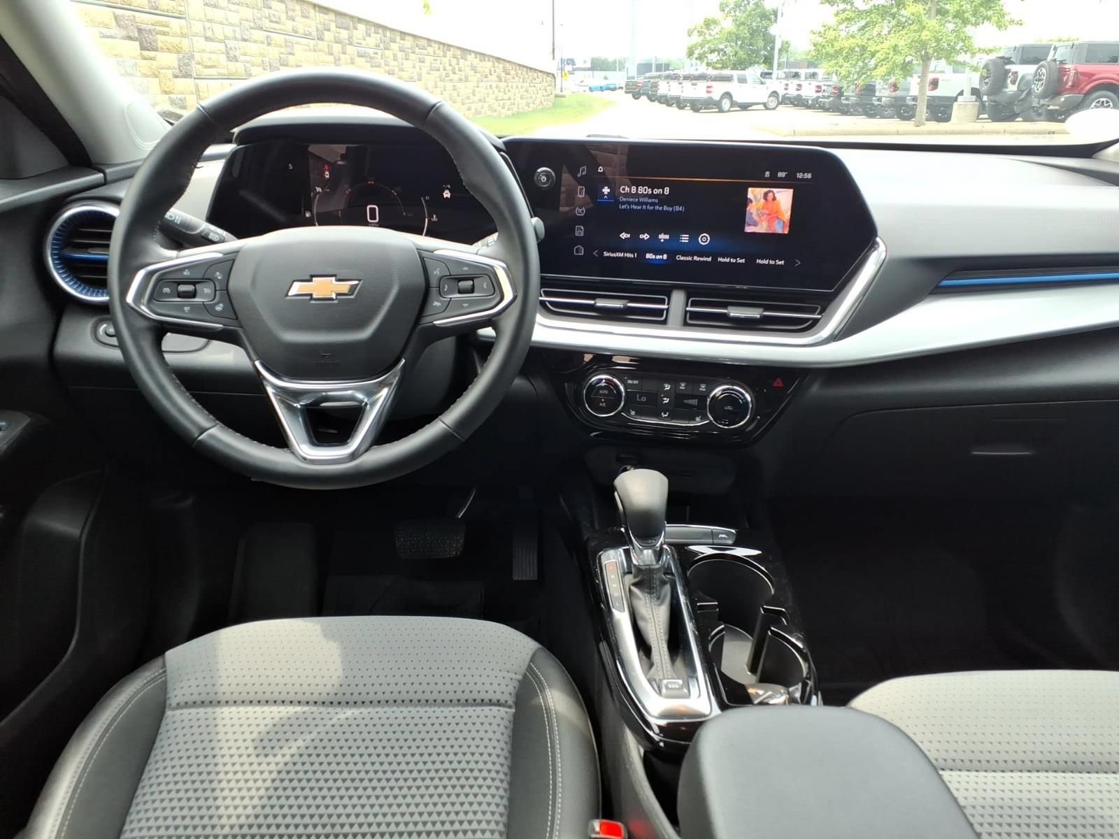 Used 2024 Chevrolet Trax LT w/ Driver Confidence Package FWD image 33