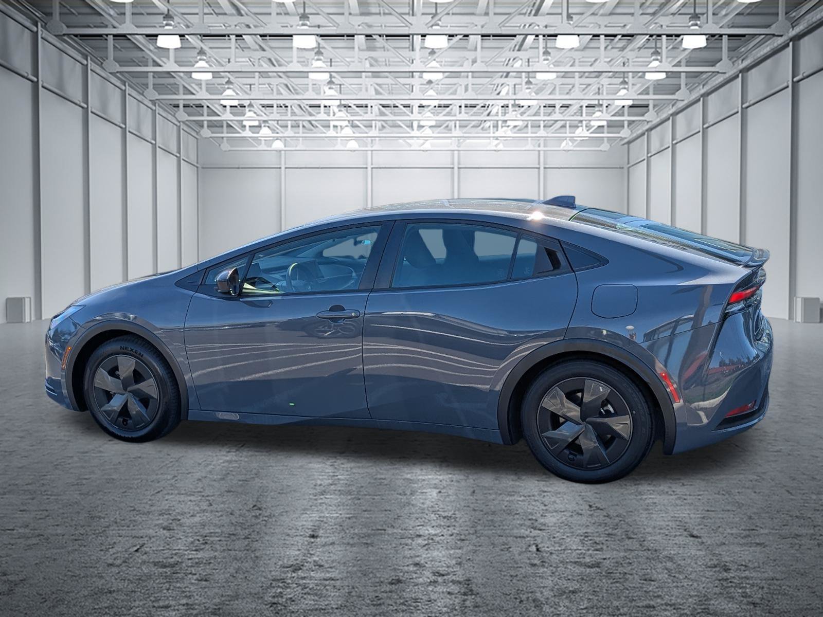 Used 2025 Toyota Prius LE FWD image 2