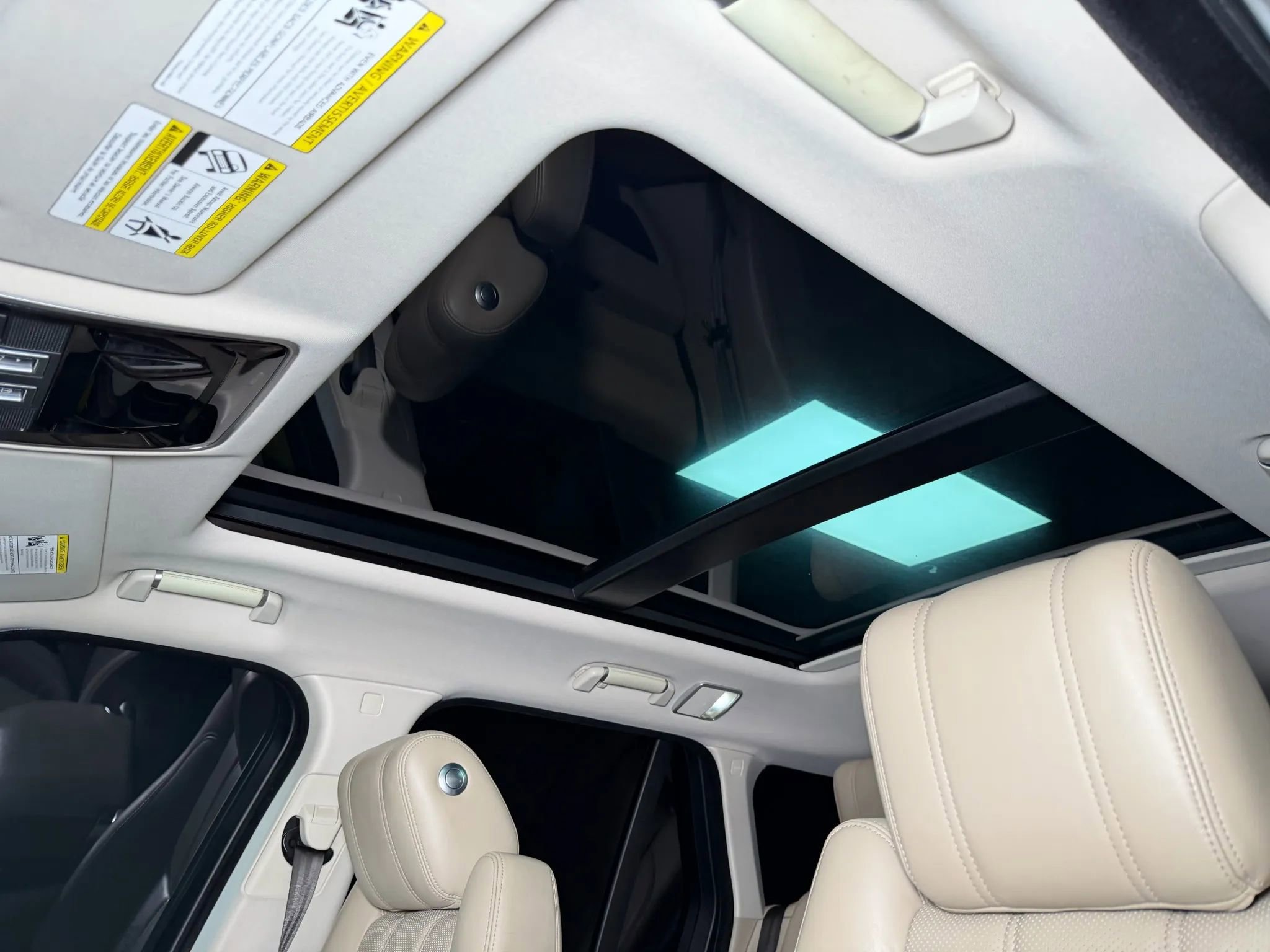 Used 2016 Land Rover Range Rover HSE image 40