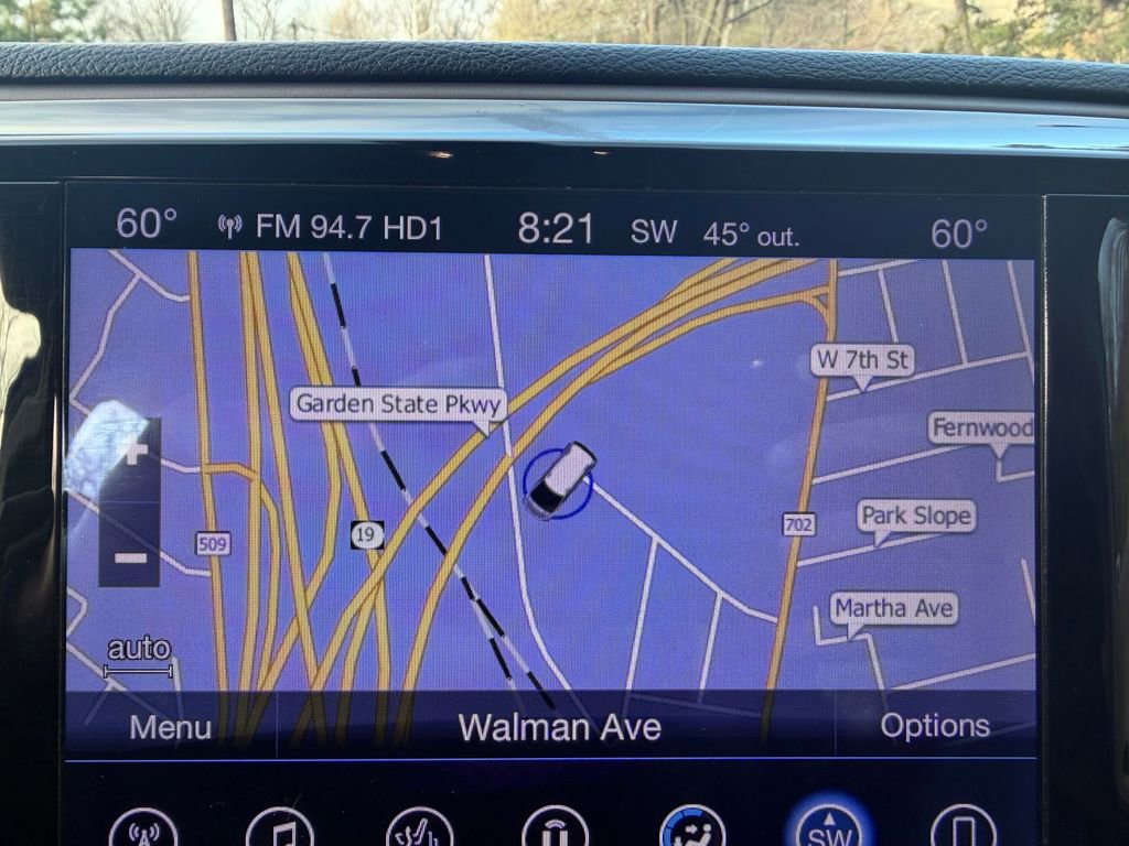 Used 2017 Chrysler Pacifica Touring-L image 19