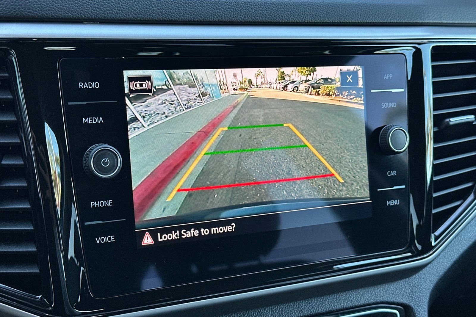 Used 2023 Volkswagen Atlas SE image 20