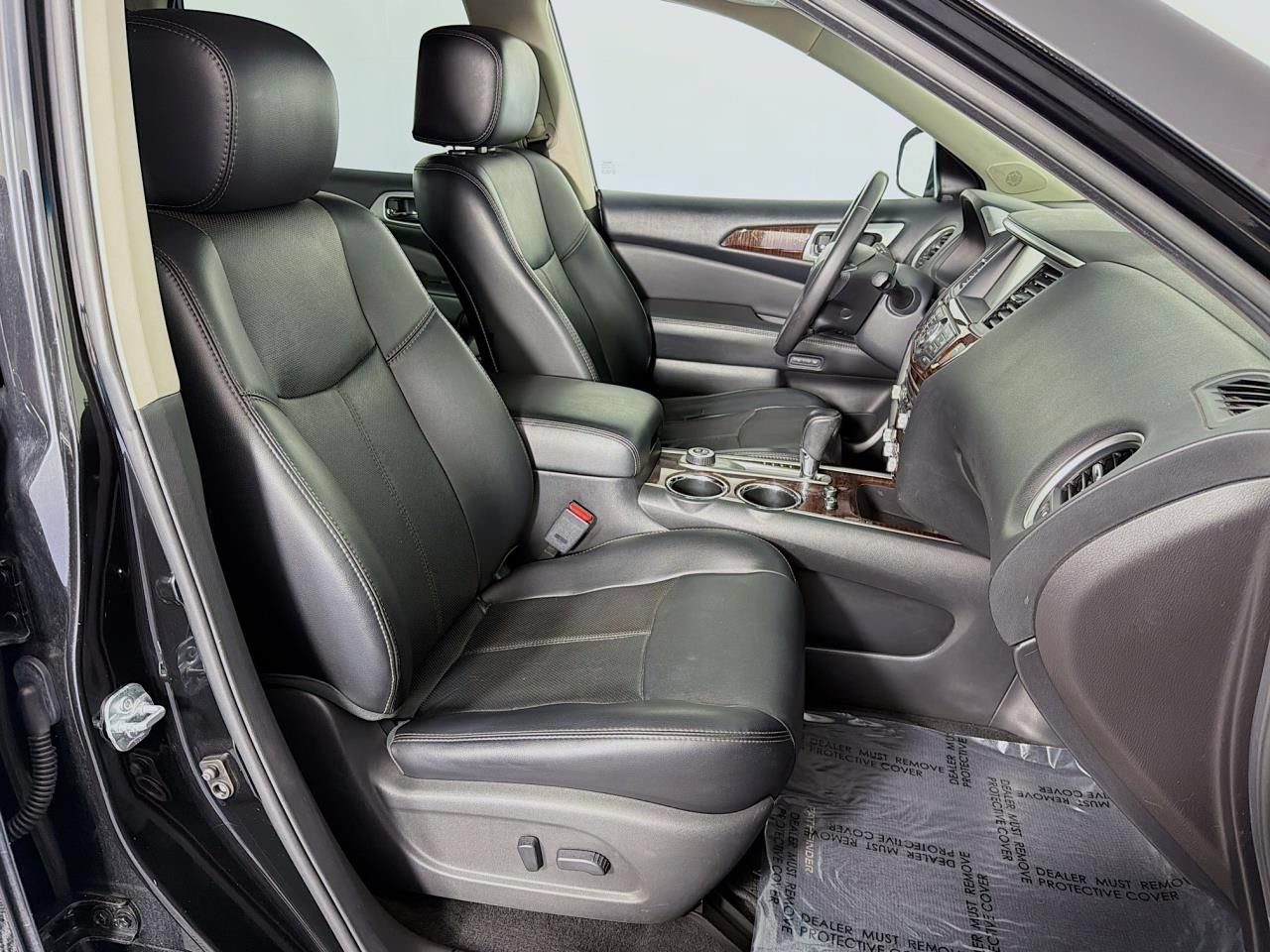 Used 2015 Nissan Pathfinder Platinum w/ Family Entertainment Package AWD/4WD image 32