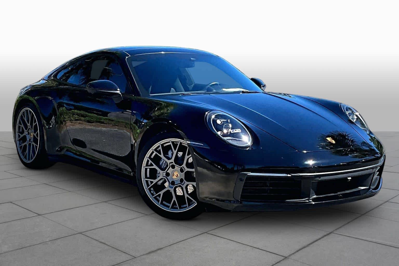 Used 2022 Porsche 911 Carrera RWD image 2