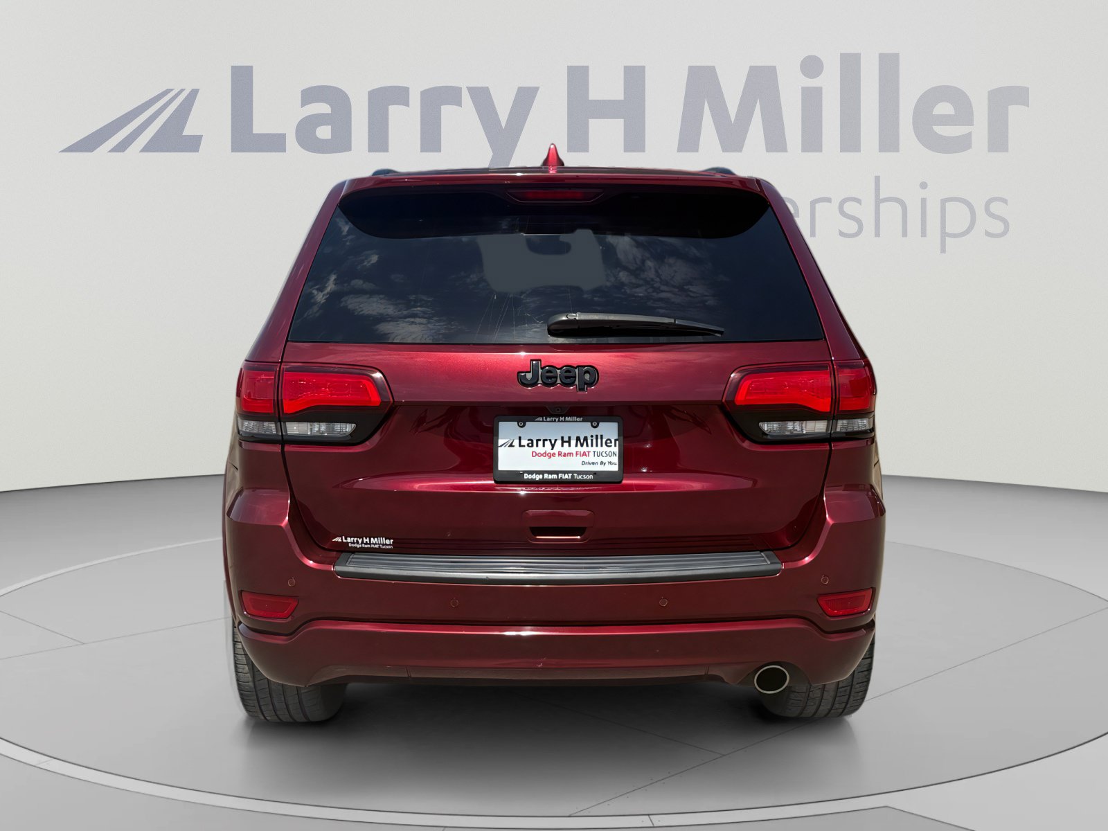 Used 2020 Jeep Grand Cherokee Altitude RWD image 4