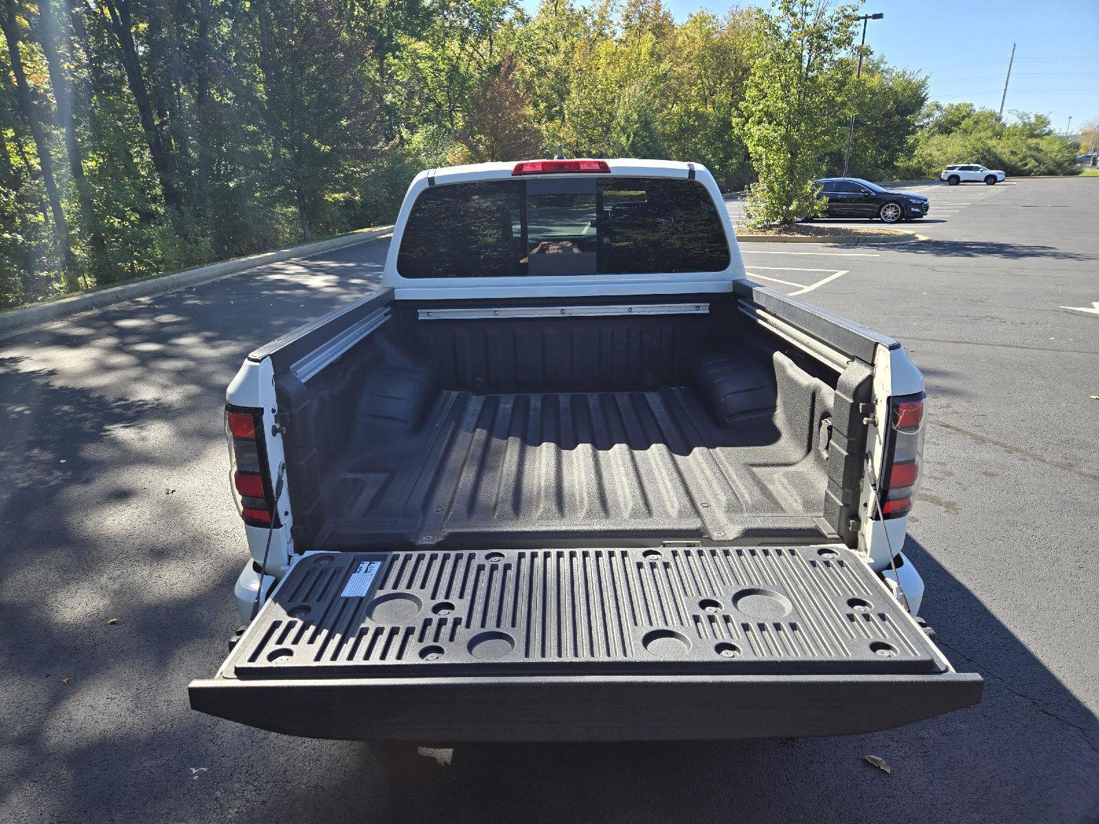 Used 2023 Nissan Frontier PRO-4X w/ Pro-4X Premium Package AWD/4WD image 9