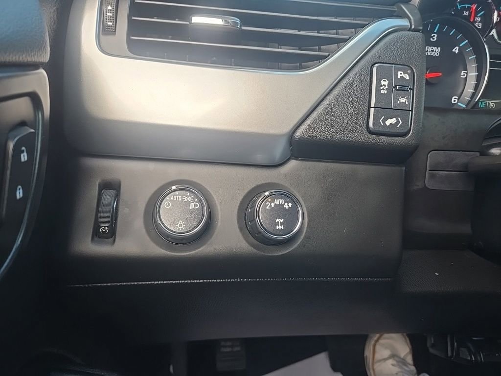 Used 2019 Chevrolet Suburban LT AWD/4WD image 5